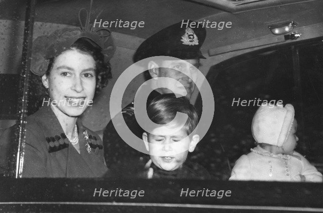 The Royal couple leaving Buckingham Palace for Clarence House, November 1951.  Creator: Unknown.
