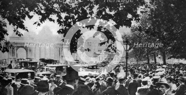 Hyde Park on a fine Ascot Sunday, London, 1926-1927. Artist: Unknown