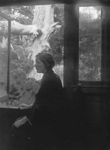 Cooke, Helen, Miss, portrait photograph, 1909 July 15. Creator: Arnold Genthe.