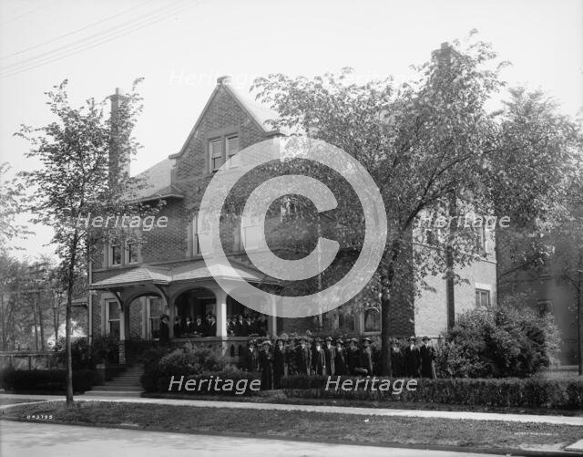 Visiting nurses' building, Detroit, Mich., between 1905 and 1915. Creator: Unknown.