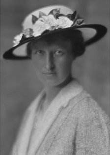 Mattison, N.D., Mrs., portrait photograph, 1914. Creator: Arnold Genthe.