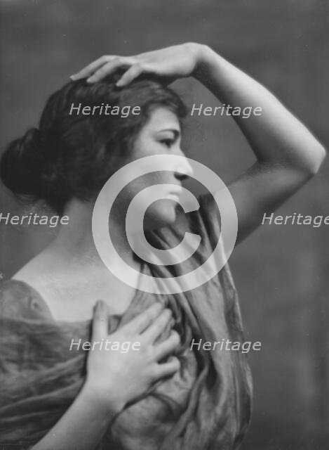 Victors, Miss, portrait photograph, 1915 May 18. Creator: Arnold Genthe.