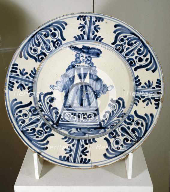 Dish of the 'Transition' Series, Catalan dishes with blue decoration.