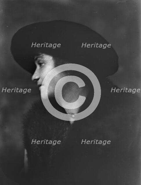Miss Farkasch, portrait photograph, 1919 Oct. 8. Creator: Arnold Genthe.