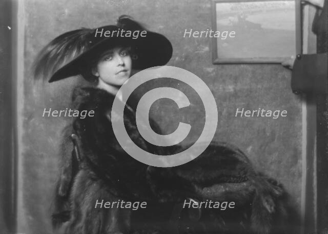 Mrs. Sinclair, portrait photograph, 1918 Feb. 5. Creator: Arnold Genthe.