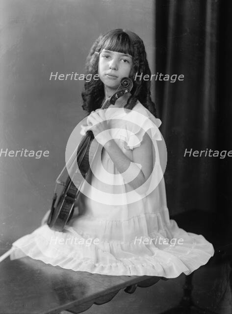 Perkins, Gloria, Miss - Portrait, 1933. Creator: Harris & Ewing.