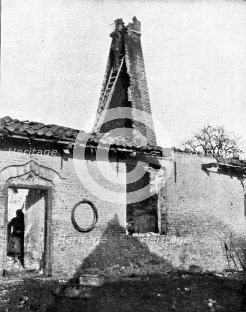 'La vie en Campagne; Cette cheminee eventree forme un poste d'observation parfait', 1914. Creator: Unknown.