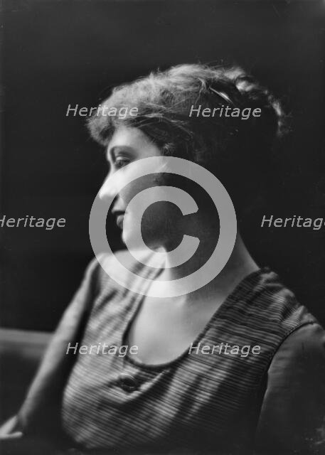 Miss Marion Wiser, portrait photograph, 1919 May 26. Creator: Arnold Genthe.