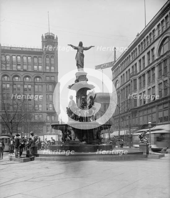 Tyler Davidson Fountain, Cincinnati, O[hio], c1904. Creator: Unknown.