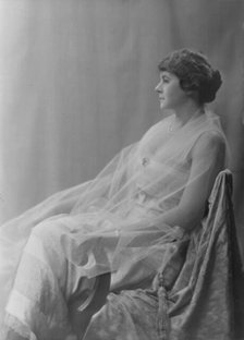 Mrs. G.H. Witthaus, portrait photograph, ca. 1918. Creator: Arnold Genthe.