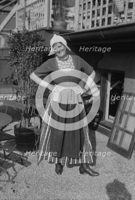 Hendrika Van Der Flier [in Dutch costume], between 1915 and 1918. Creator: Bain News Service.