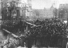 'La Nouvelle Europe; la guerre civile a Berlin; le 29 decembre 1918, aux funerailles des..., 1918. Creator: Unknown.