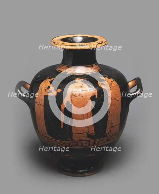 Hydria (Kalpis) with a Depiction of a Scene in Gynaeceum. Attic pottery.