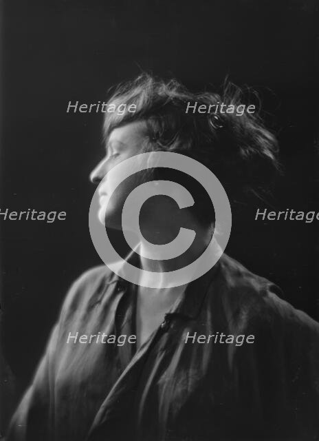 Mrs. L. Stallings, portrait photograph, 1919 May. Creator: Arnold Genthe.