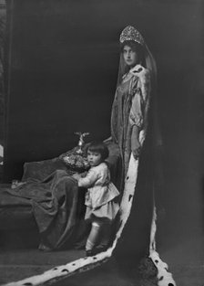 Mme. Votichenko and baby, portrait photograph, 1918 Nov. 23. Creator: Arnold Genthe.