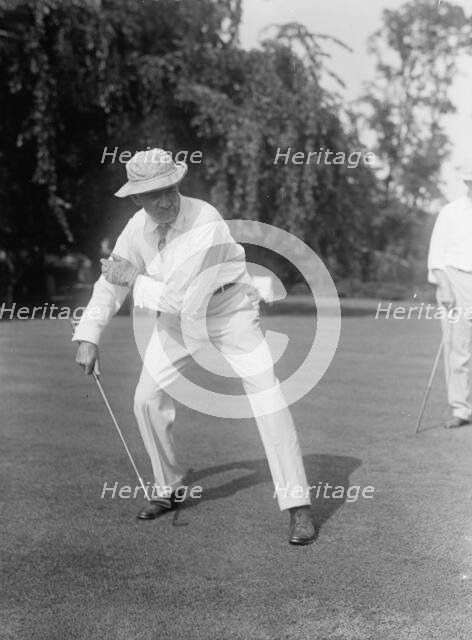 Hitchcock, Gilbert Monell, Rep. from Nebraska, 1903-5, 1907-11; Senator, 1911-23 playing golf, 1917. Creator: Harris & Ewing.