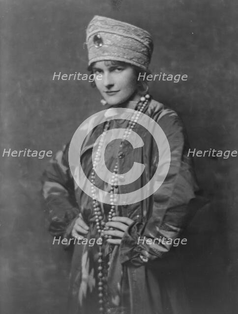 Nesbit, Cathleen, Miss, portrait photograph, not before 1916. Creator: Arnold Genthe.