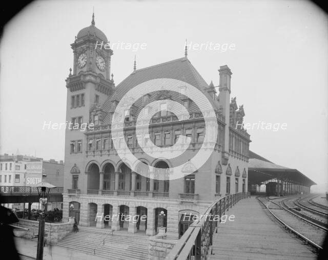 C. and O. Ry. station, Richmond, Va., between 1900 and 1905. Creator: Unknown.