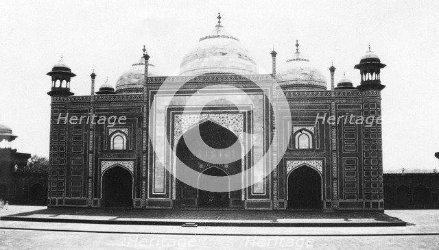 Taj Mahal mosque (or masjid), Agra, India, 1916-1917. Artist: Unknown