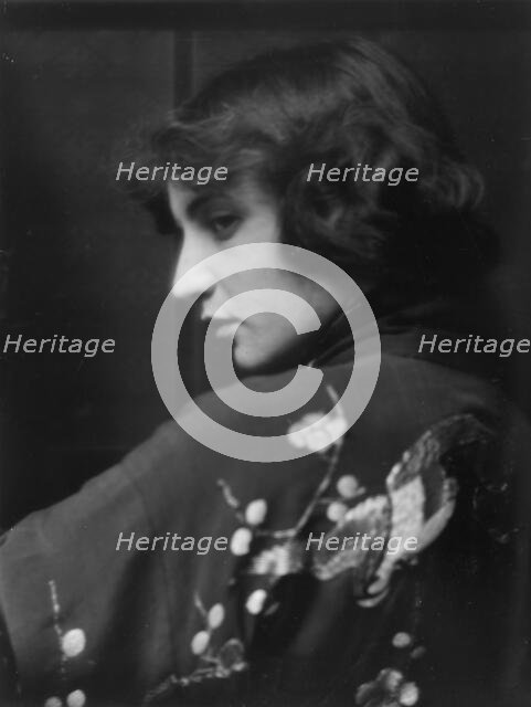 Sterling, Pauline, Miss, portrait photograph, 1913. Creator: Arnold Genthe.
