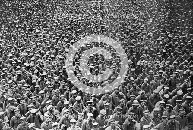 ''Les succes Britanniques; Prisonniers captures par les 3e et 4e Armees Britanniques...', 1918. Creator: Unknown.