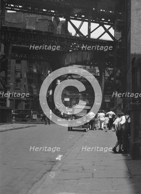 Street scene in New York City, between 1896 and 1942. Creator: Arnold Genthe.