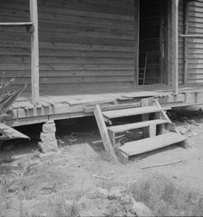 Home of a Greene County, Georgia, fieldhand, 1937. Creator: Dorothea Lange.