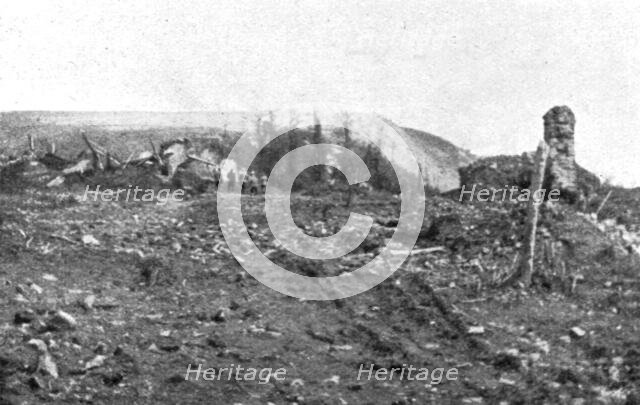 ''Les combats au Nord de la Somme; Le "chapeau de gendarme" vu du moulin de Fargny', 1916. Creator: Unknown.