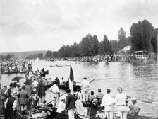 Crowds watch a race during the Henley Regatta, Henley-on-Thames, Oxfordshire. Artist: Henry Taunt