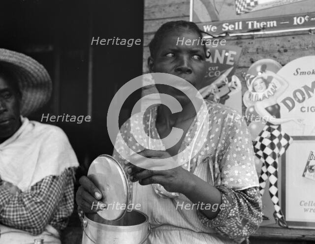 Peach picker, Muscella, Georgia, 1936. Creator: Dorothea Lange.
