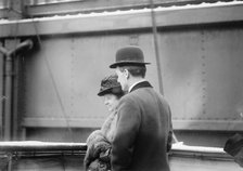 F.J. Shepard & wife, 1913. Creators: Bain News Service, George Graham Bain.