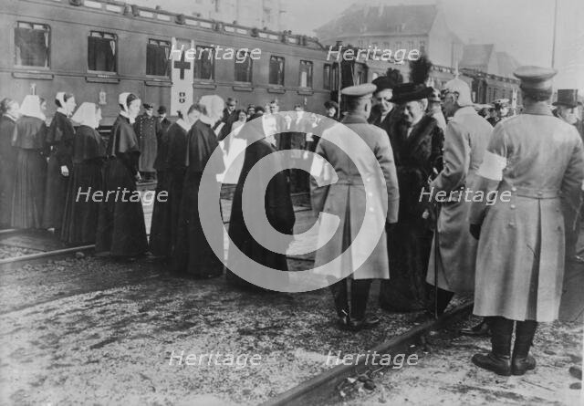 Kaiserin visiting a train of the wounded at Breslau, between 1914 and c1915. Creator: Bain News Service.