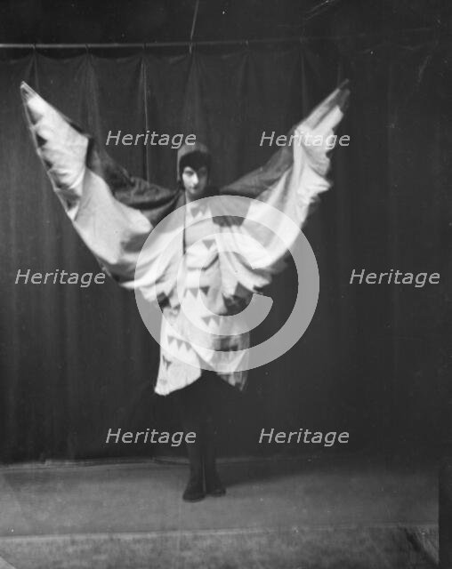 Miss Lindahl, portrait photograph, 1918 Mar. 26. Creator: Arnold Genthe.