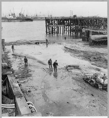 Red Lion Wharf, Northfleet, Gravesend, Gravesham, Kent, 24/08/1951. Creator: John Laing plc.