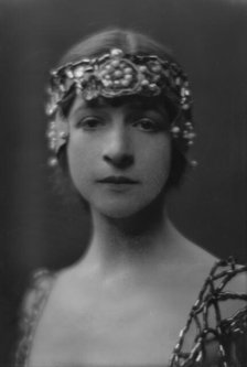 Morgan, Miss, portrait photograph, 1916 Feb. 13. Creator: Arnold Genthe.