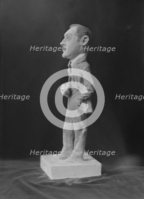 Flagg, Montgomery, Mr., statuette, 1914 Dec. 10. Creator: Arnold Genthe.