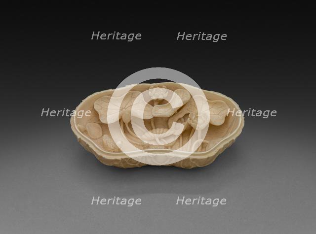 Box in Form of Lotus Leaf, 1700s. Creator: Unknown.