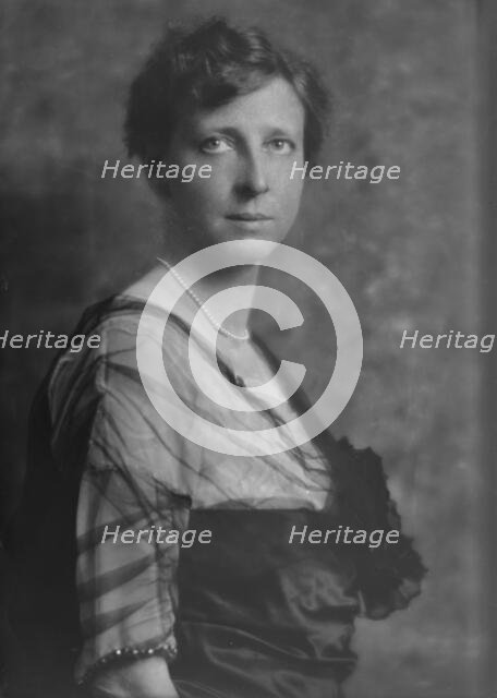 Randol, E., Miss, portrait photograph, 1914 Dec. Creator: Arnold Genthe.