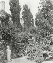 Unidentified house and garden, between 1910 and 1935. Creator: Frances Benjamin Johnston.
