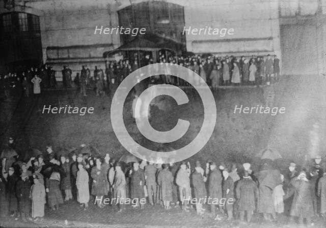 Crowd awaiting survivors from Carpathia, 1912. Creator: Bain News Service.