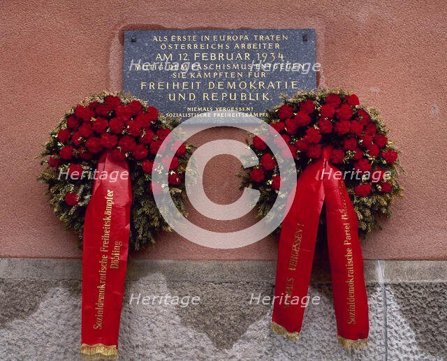 Memorial plaque on the Karl-Marx-Hof building, Vienna, Austria, 1998.  Creator: LTL.