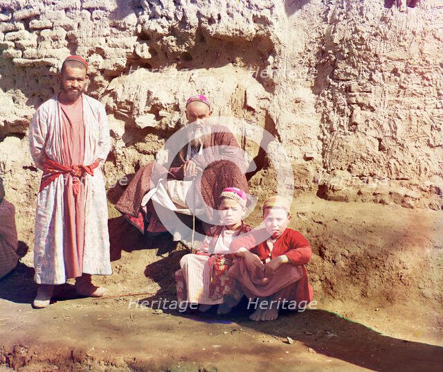 Sart types, Samarkand, between 1905 and 1915. Creator: Sergey Mikhaylovich Prokudin-Gorsky.