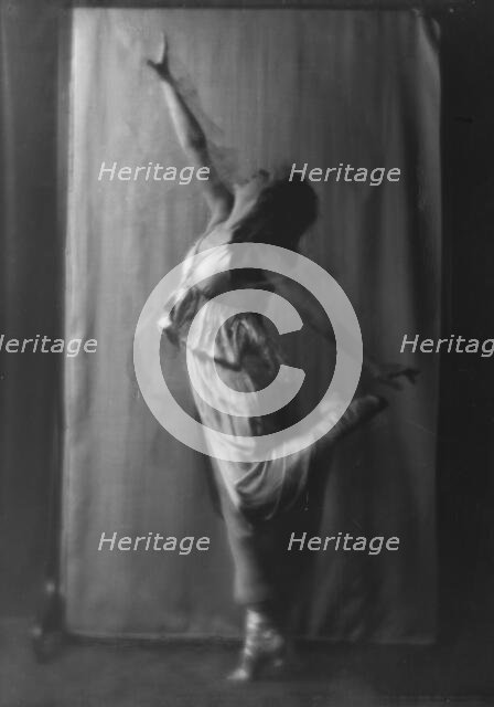 Murray, Mae, Miss, 1915 Dec. 3. Creator: Arnold Genthe.