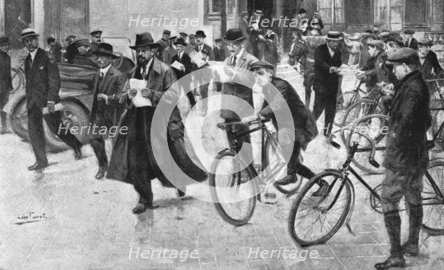 'Une scene quotidienne du temps de guerre; La distribution du communique de 15 heures', 1916. Creator: Leon Fauret.