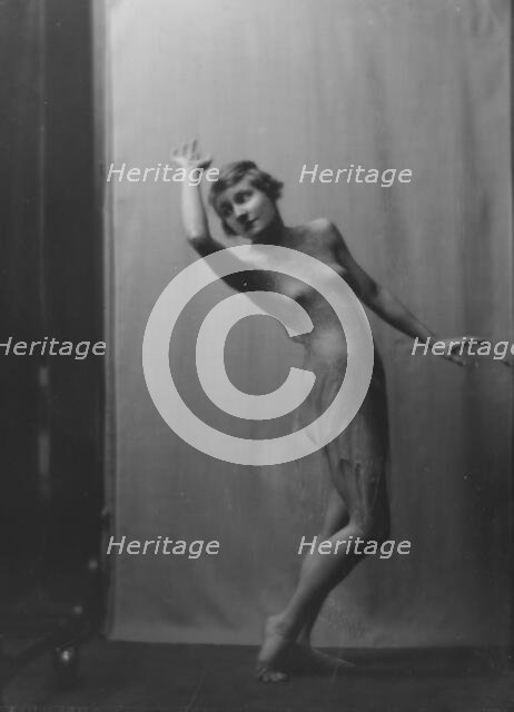 Florence Noyes dancers, between 1915 and 1918. Creator: Arnold Genthe.