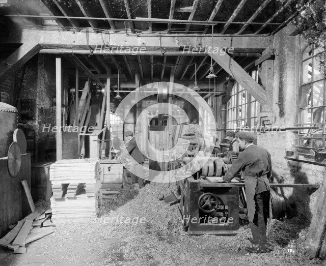 Workshop, Hampton's Munitions Works, Lambeth, London, 1914-1918. Artist: Bedford Lemere and Company