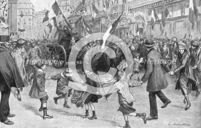 ''La joie de Paris; Des canons de campagne allemands, qui avaient ete reunis place de la..., 1918. Creator: Louis Remy Sabattier.