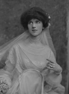 Parke, Jean, Miss, portrait photograph, 1916 June 2. Creator: Arnold Genthe.
