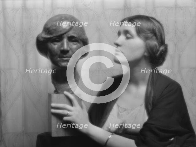 Barnwell, Mrs., portrait photograph, 1913. Creator: Arnold Genthe.