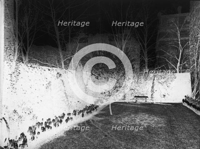 General William Crozier house, 1735 Massachusetts Ave., NW, Washington, D.C., (1915?). Creator: Frances Benjamin Johnston.